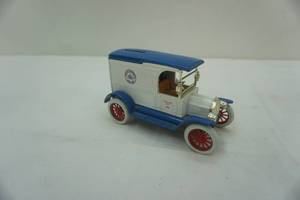 lot 285 image: Ertl Amoco diecast delivery truck 1917 model
