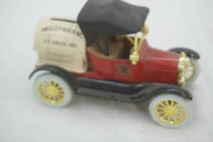 lot 288 image: Ertl Ford Model T runabout die cast coin bank