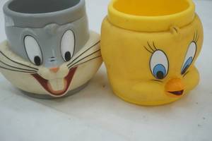 lot 296 image: 1992 Warner Bros rubber mugs, collectible
