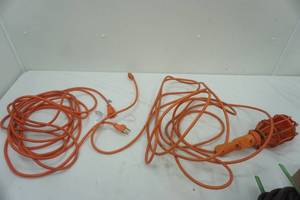 lot 387 image: heavy duty extension cord and trouble light