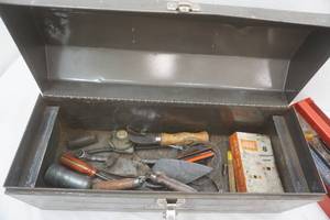 lot 388 image: Homak tool box and contents