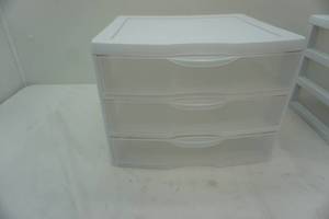 lot 394 image: 3 drawer small storage container