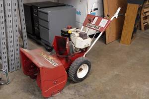 lot 333 image: Snapper 2-Stage Gas Snow Thrower
