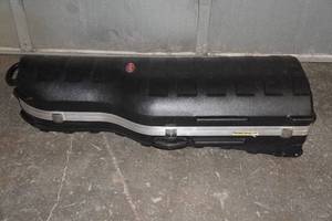 lot 3 image: SKB Deluxe Golf Travel Case