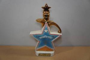lot 22 image: Vintage Republic of Texas Star Jim Beam Whiskey Decanter