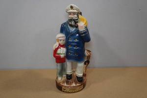 lot 25 image: Vintage 1908 Captain and Mate Jim Beam Decanter