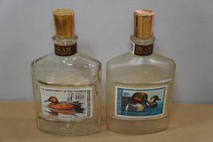 lot 26 image: 2 Vintage Jim Beam Duck Stamp Series Bottles