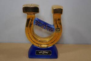 lot 36 image: Vintage Horseshoe Club Ezra Brooks Decanter