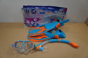 lot 64 image: Cressi Kids Snorkel Set -Fin Size LXL