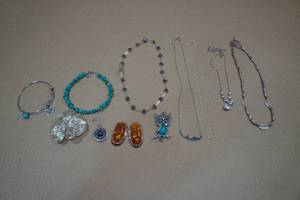 lot 97 image: Assorted Jewelry