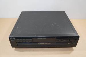 lot 135 image: Sony 5-CD Changer Player