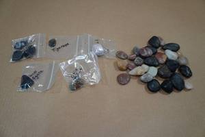 lot 180 image: Assorted Rocks -Tiger Eye, Black Agate, Ohio Flint