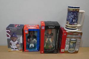 lot 189 image: Assorted Sports Memorabilia - Urlacher, Rice, Andrus Bobbles