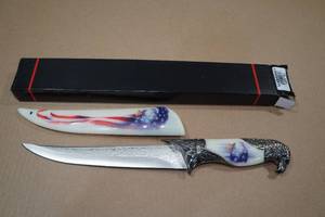 lot 195 image: American Flag Eagle Themed Hunting Knife