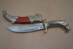 lot 196 image: Horse Head Dagger