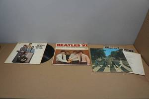 lot 202 image: Beatles Yesterday and Today Vinyl Album with 2 Empty Sleeves