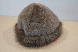 lot 212 image: Ladies Warm Winter Hat