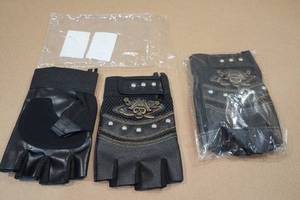lot 216 image: 2 Sets of Riding Gloves