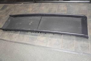 lot 251 image: Folding Plastic Pet Ramp