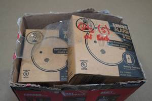 lot 264 image: 5 Code One Smoke Alarms