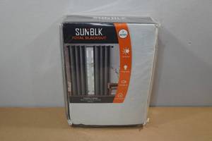 lot 293 image: SunBlk Total Blackout Panels