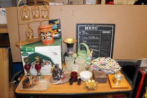 lot 308 image: Assorted Collectables - Department 56, Glassware, Dcor