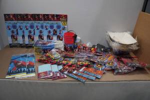 lot 261 image: Disney Incredibles Party Supplies