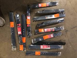 Lot of Assorted Lawn Mower Blades Various Models and Conditions  Customer Returns See Pictures