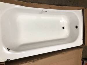 Bootz Industries Aloha 60 in. x 30 in. Soaking Bathtub with Right Drain in White Slight damage  Customer Returns See Pictures