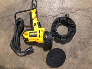 DEWALT 6 Amp Corded Variable Speed Disk Sander with 5 in., 8 Hole Hook and Loop Pad, Dust Shroud and Wrench Customer Returns See Pictures