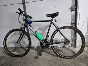 lot 15 image: Used Mountain Bike with Water Bottle Holder and Black Frame