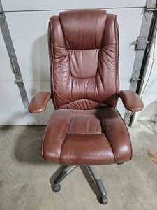 lot 39 image: Lane Furniture Executive Office Chair in Brown Leather