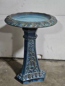 lot 42 image: Elegant Garden Birdbath with Blue Glaze Finish
