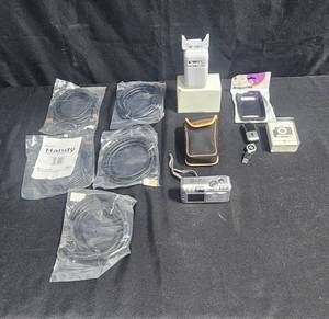 lot 117 image: Canon PowerShot S30 Digital Camera Bundle with Accessories