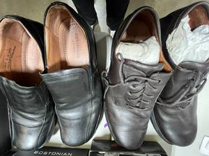 lot 89 image: Lot of 2 Pairs of Mens Dress Shoes - Bostonian & Rockport - Size 11W