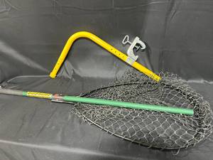 lot 101 image: Cabelas Pro Series Landing Net & Yellow Clamp