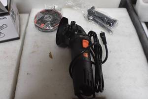 lot 28 image: WEN 94475 7.5-Amp 4-12-Inch Angle Grinder with Reversible Handle, Three Grinding Discs, and Carrying Case
