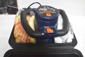 lot 33 image: WEN 10PMC 10-inch Random Orbit Waxer  Polisher Kit