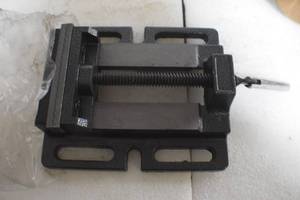 lot 34 image: WEN DPA424 4 in. Drill Press Vise