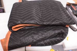 lot 40 image: MOVING BLANKETS
