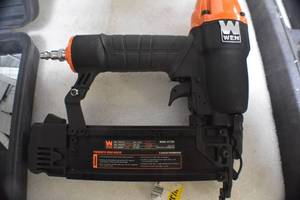 lot 49 image: WEN 61723K 18-Gauge 38-Inch to 2-Inch Brad Nailer with Carrying Case