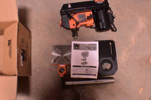 lot 56 image: WEN 4208T 2.3-Amp 8-Inch 5-Speed Cast Iron Benchtop Drill Press