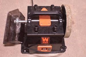 lot 59 image: WEN BG4270T 10-Inch Two-Direction Water Cooled WetDry Sharpening System