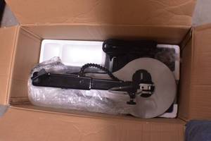 lot 65 image: WEN 3921 16-inch Two-Direction Variable Speed Scroll Saw