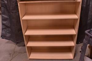 lot 72 image: MAPLE UPPER CABINET