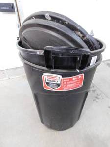 lot 62 image: (2) Rubbermaid Roughneck 32 Gal. Easy Out Wheeled Trash Can in Black with Lid
