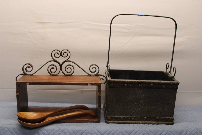 lot Y-251 image: Vintage Wooden and Metal Storage Caddy with Decorative Handle