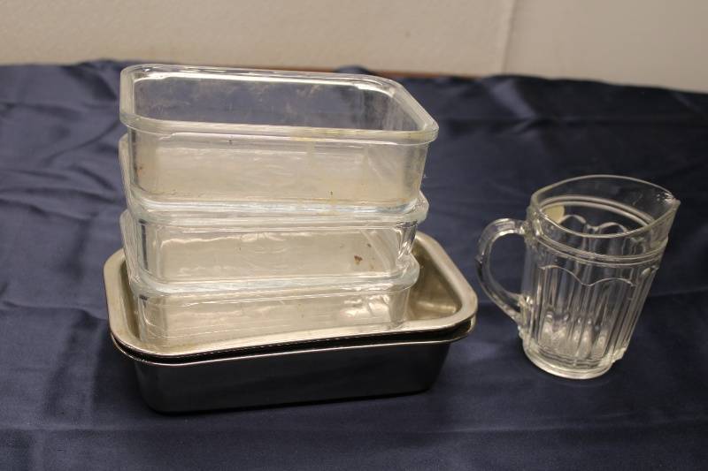 lot P-17 image: Set of 5 Baking Dishes and Glass Pitcher
