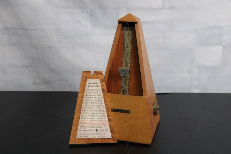 lot P-196 image: Vintage Metronome