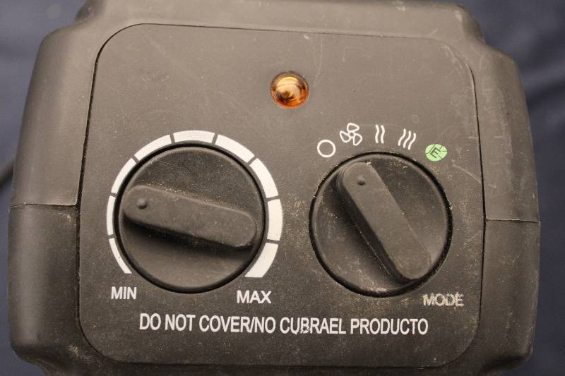 lot P-238 image: Comfort Zone Electric Heater with Adjustable Temperature Control